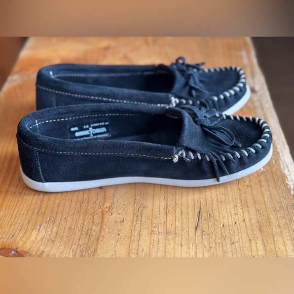 Minnetonka Black Fringe Moccasins - Picture 6 of 10